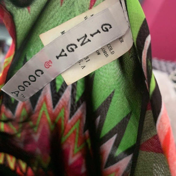 Never Worn‼️Vibrant Zig Zag Top - Picture 4 of 4